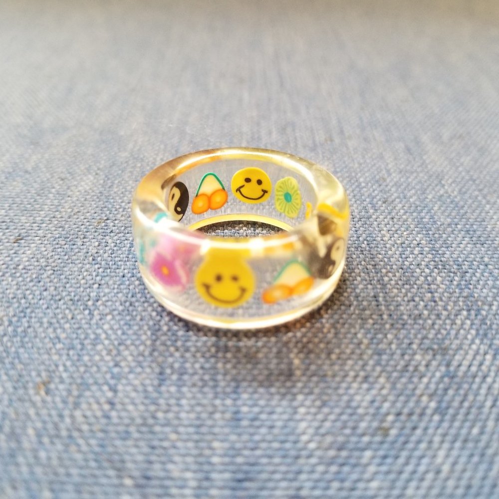 Cute Acrylic Ring Vintage - GPC